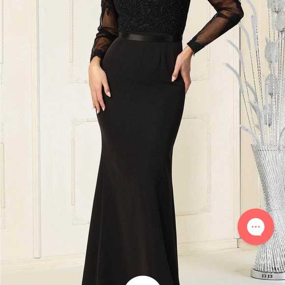 May Queen M1947 Gown - Picture 3 of 9